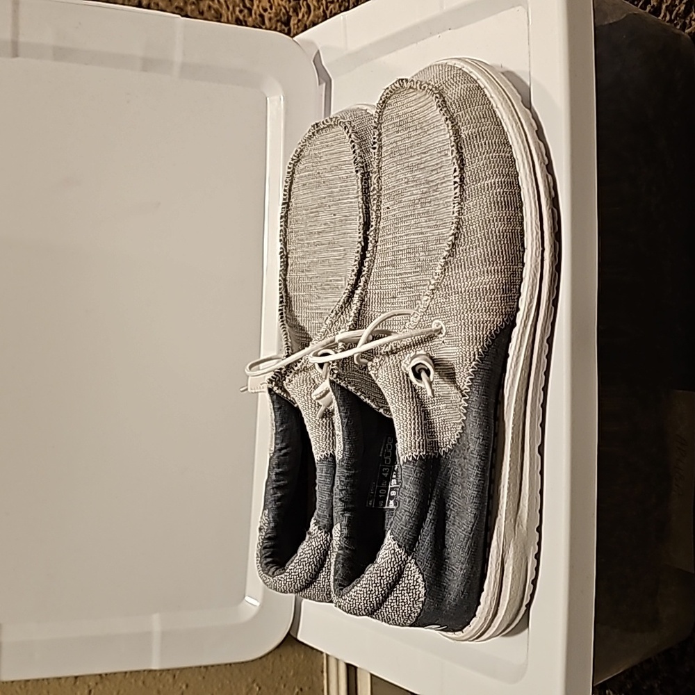 Hey Dude size 10